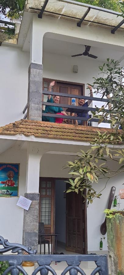 Abru'S Holidays International Travelers Alappuzha Exterior foto