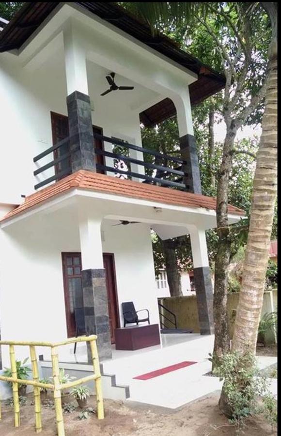 Abru'S Holidays International Travelers Alappuzha Exterior foto
