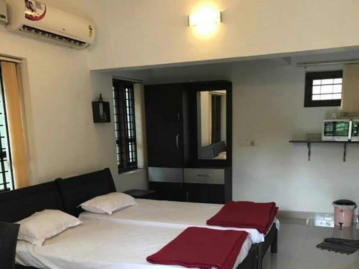 Abru'S Holidays International Travelers Alappuzha Exterior foto