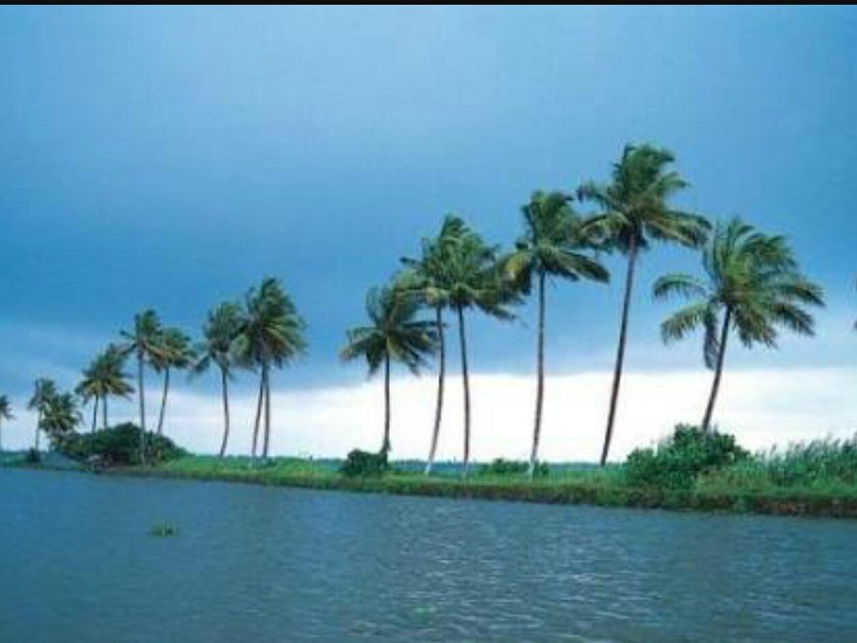 Abru'S Holidays International Travelers Alappuzha Exterior foto