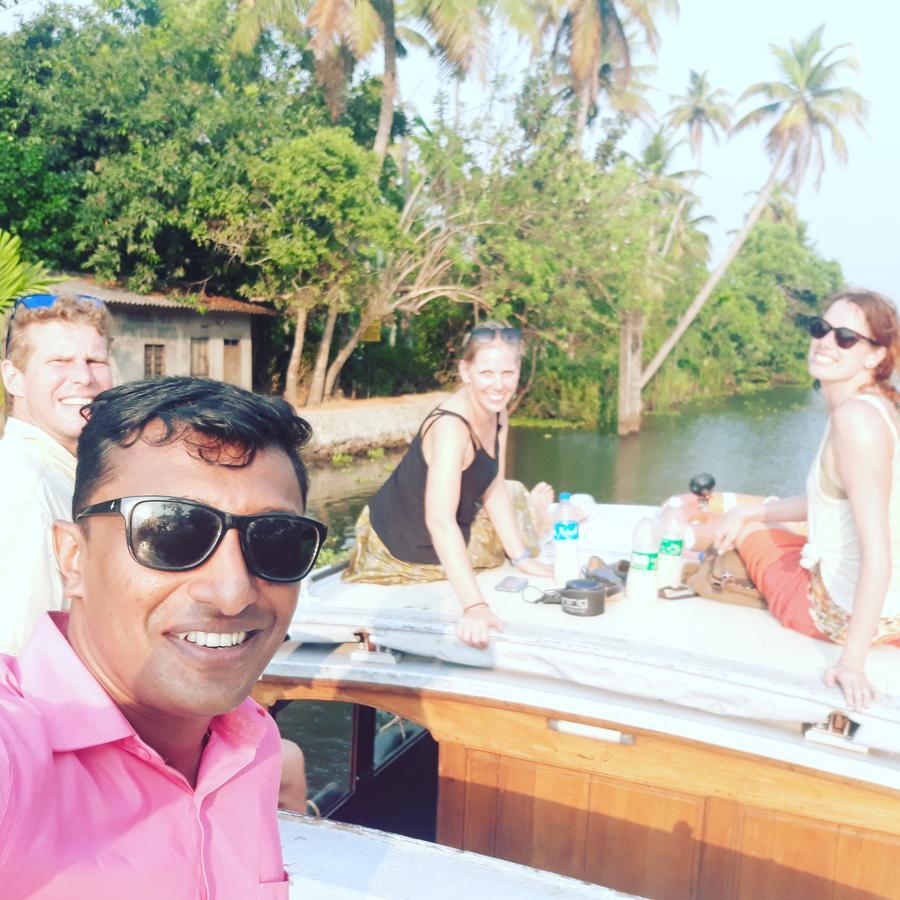 Abru'S Holidays International Travelers Alappuzha Exterior foto