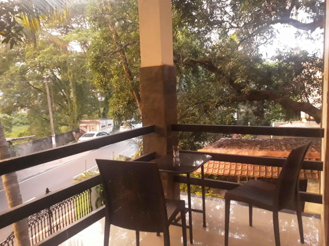 Abru'S Holidays International Travelers Alappuzha Exterior foto