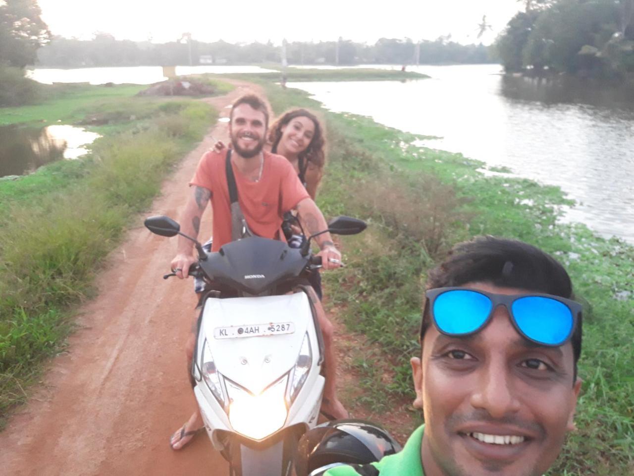 Abru'S Holidays International Travelers Alappuzha Exterior foto
